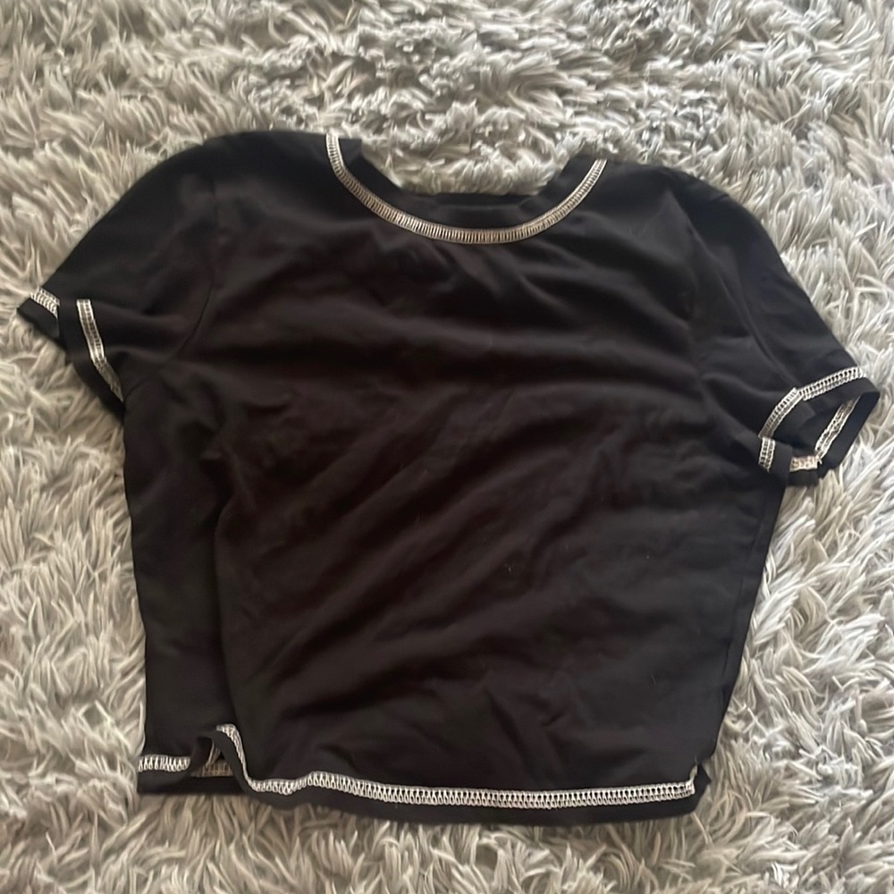 black crop tee